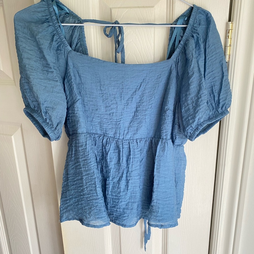 NWT Melrose and Market Crinkled Sky Blue Blouse with low back